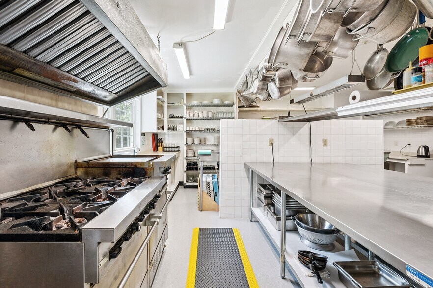 More Photos Of 344 Vt Route 100, West Dover Hotel For Sale