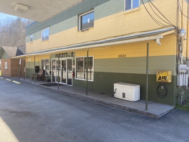 More Photos Of 37620 Coal River Rd, Whitesville General Retail For Lease