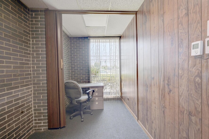 More Photos Of 15437 Broadway Ave, Harvey Medical For Sale