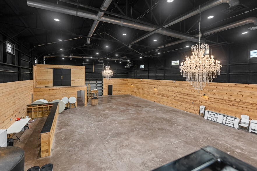 More Photos Of 151 5th St st, Honey Grove Flex For Sale