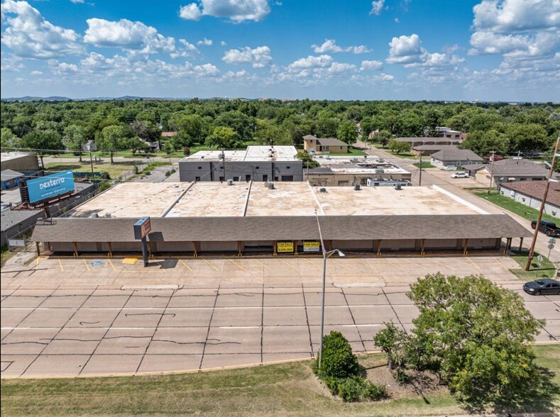 More Photos Of 1511 NW Cache Rd, Lawton General Retail For Sale