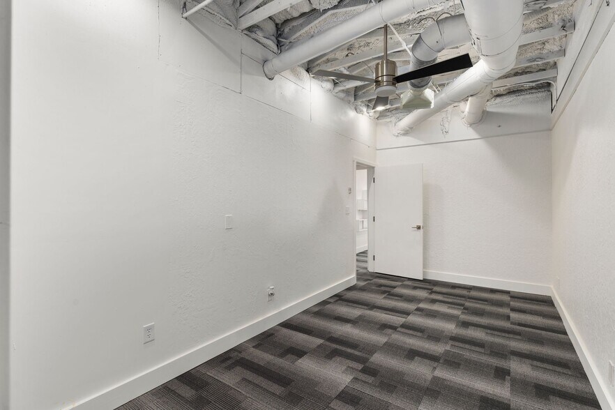 More Photos Of 22030 7th Ave S, Des Moines Medical For Sale