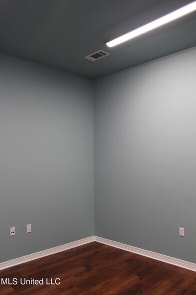 More Photos Of 4405 E Aloha Dr, Diamondhead Storefront Retail Office For Lease