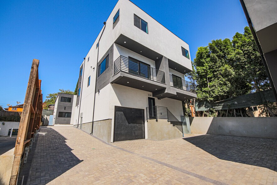 More Photos Of 2129 Aaron St, Los Angeles Apartments For Sale