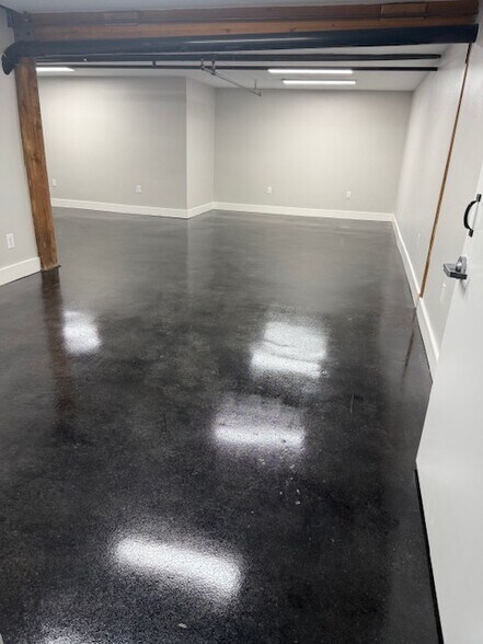 More Photos Of 9414-9488 Union Sq, Sandy Unknown For Lease