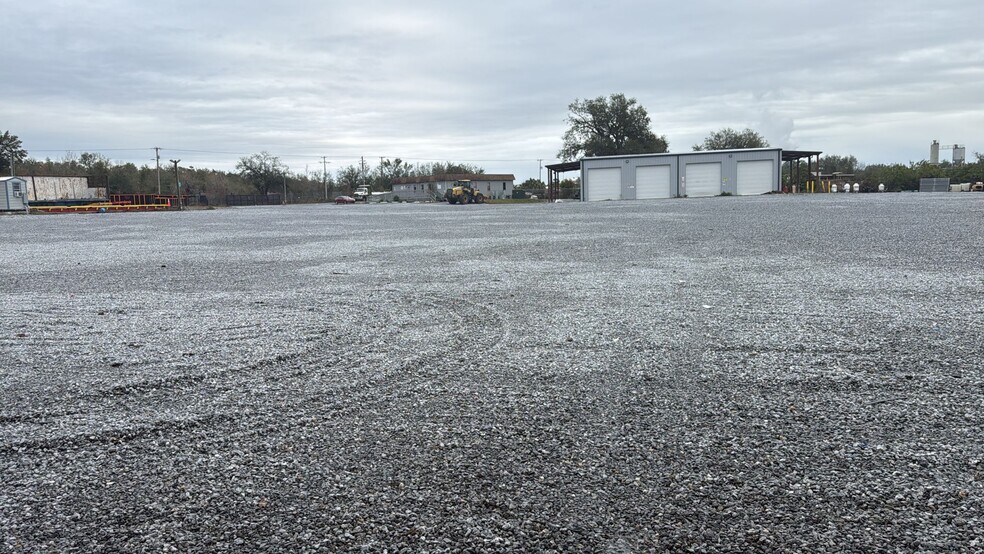 More Photos Of 2909 Sammonds Rd, Plant City Manufacturing For Lease