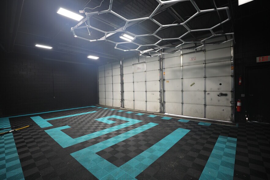 More Photos Of 809 W Higgins Rd, Schaumburg Auto Repair For Sale