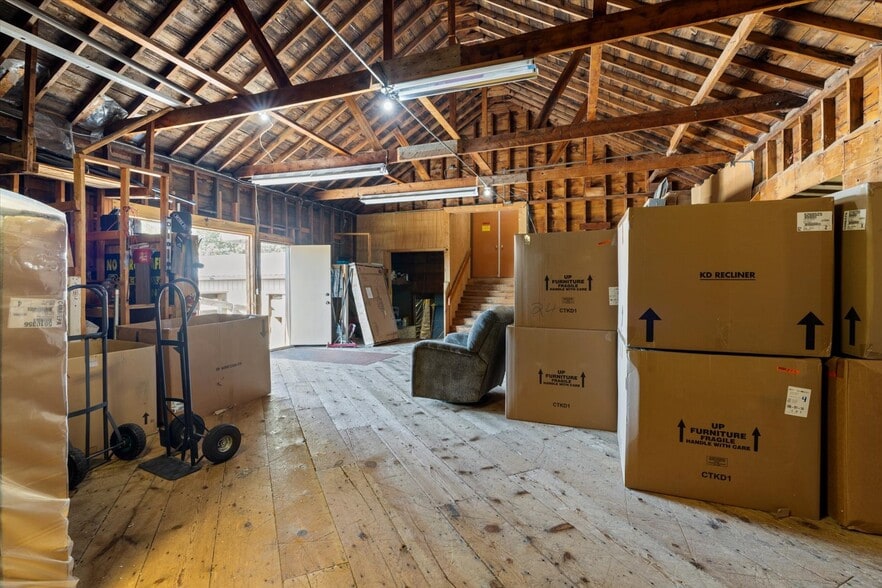 More Photos Of 816 NW 4th St, Grand Rapids General Retail For Sale