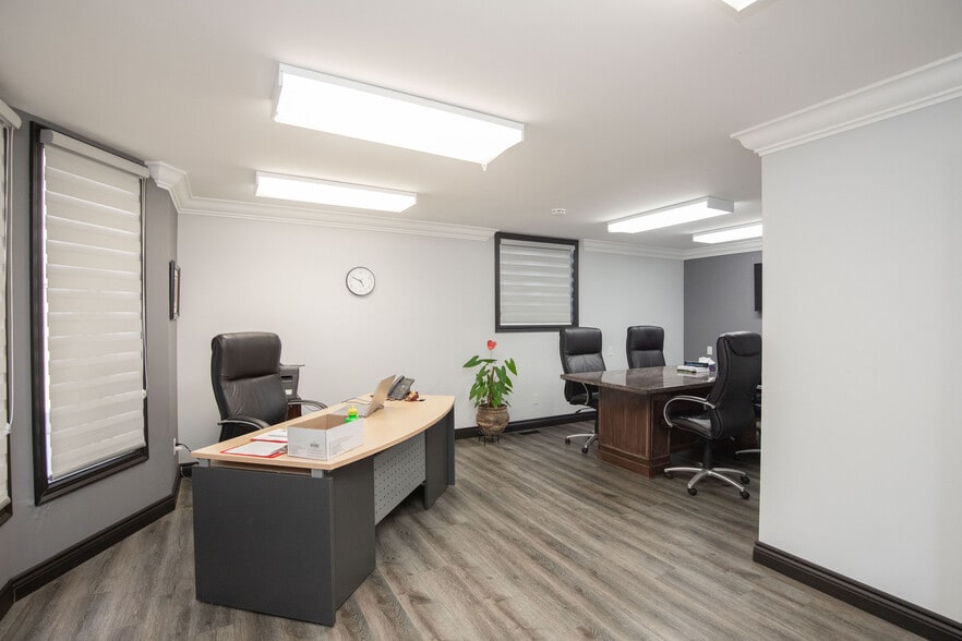 More Photos Of 190 Hempstead Dr, Hamilton Refrigeration Cold Storage For Sale