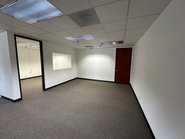 More Photos Of 1855 W Katella Ave, Orange Office Residential For Lease