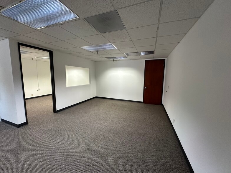 More Photos Of 1855 W Katella Ave, Orange Office Residential For Lease