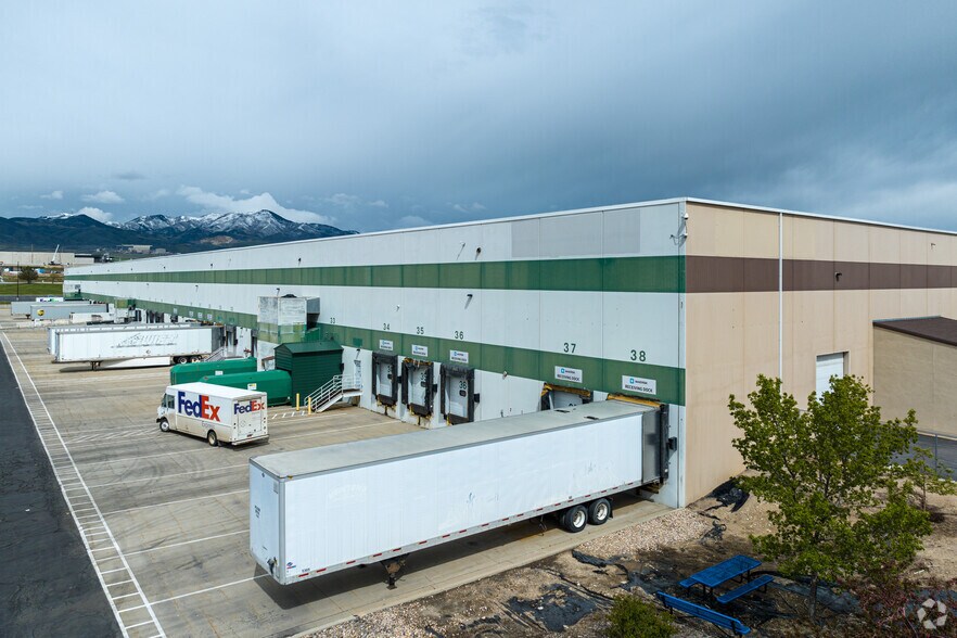 More Photos Of 6077 W Wells Park Rd, West Jordan Distribution For Lease