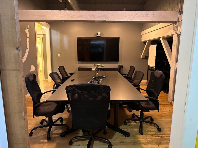 More Photos Of 9130 Otis Ave, Indianapolis Showroom For Sale