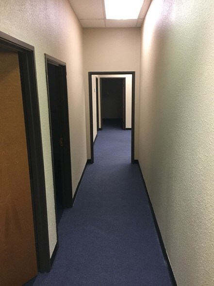 More Photos Of 337 Oaks Trl, Garland Office For Lease