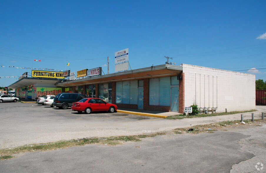 More Photos Of 3101-3125 E Seminary Dr, Fort Worth Unknown For Lease