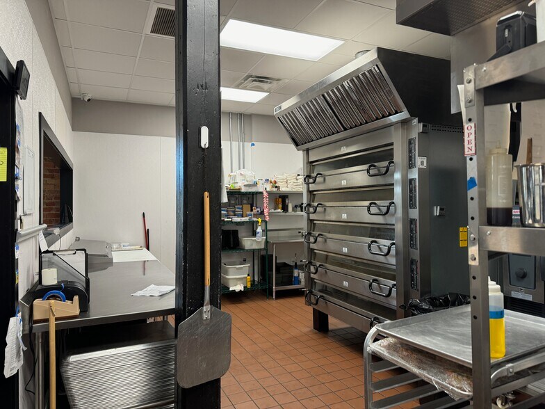 More Photos Of 106 S Ray, Carthage Restaurant For Sale