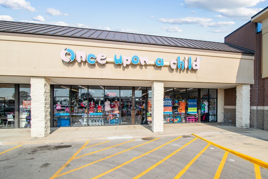 More Photos Of 850-1020 S Monroe St, Monroe Supermarket For Lease