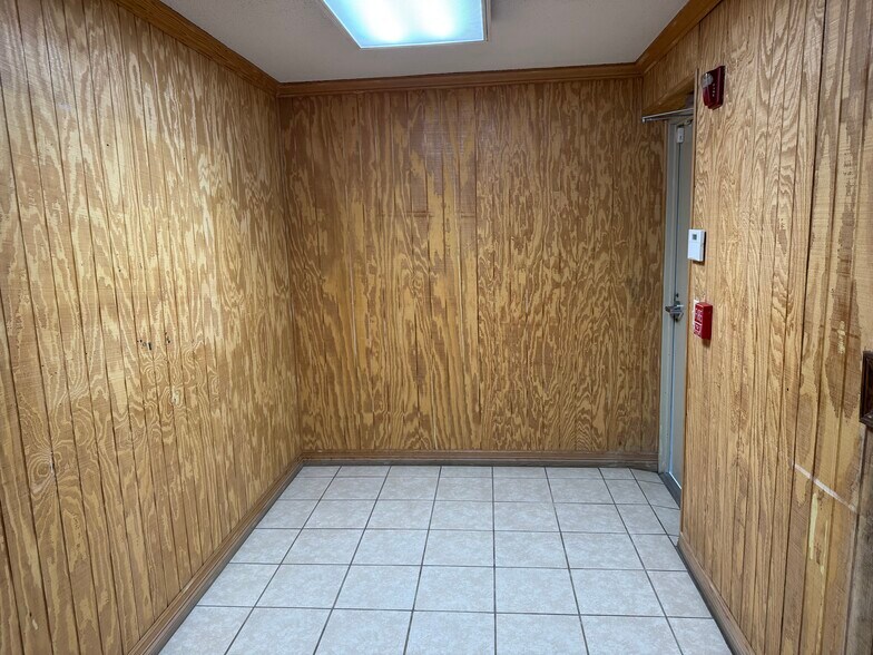 More Photos Of 4745 Fannett Rd, Beaumont Industrial For Lease