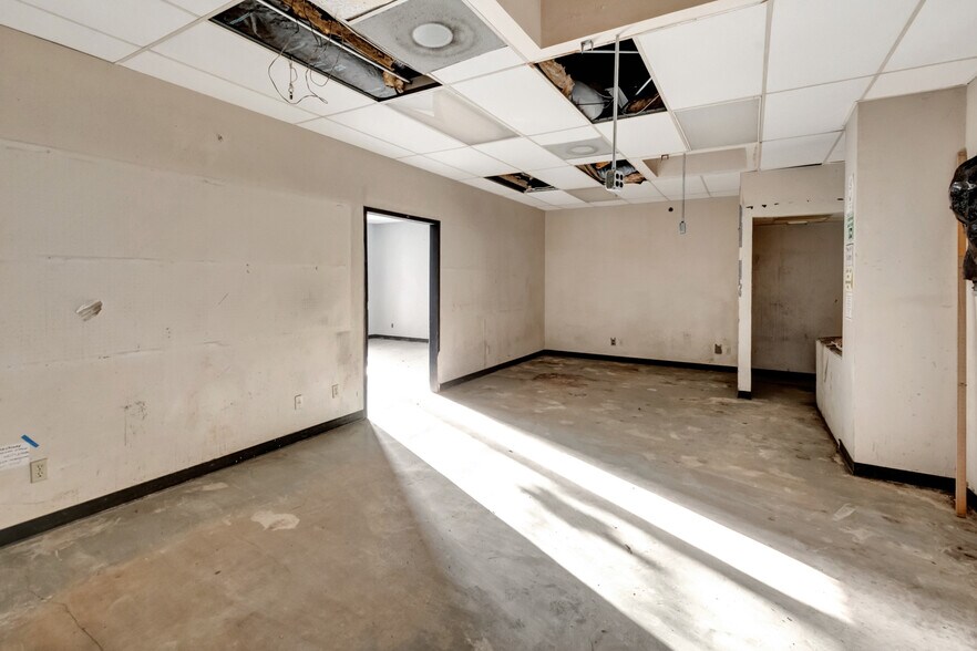 More Photos Of 104 Teakwood Dr, Victoria Medical For Sale