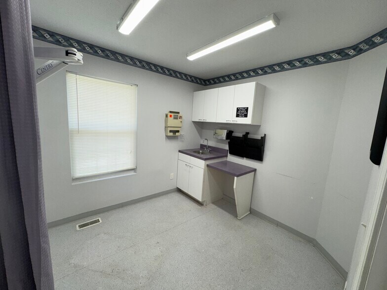 More Photos Of 22 Professional Park Dr, Maryville Office For Lease