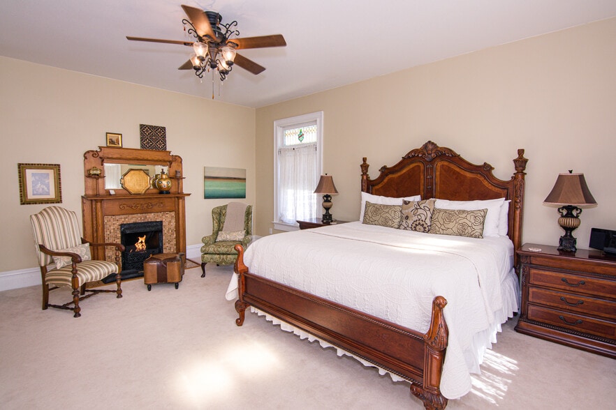 More Photos Of 301 Meyers Ave, Meyersdale Hotel For Sale