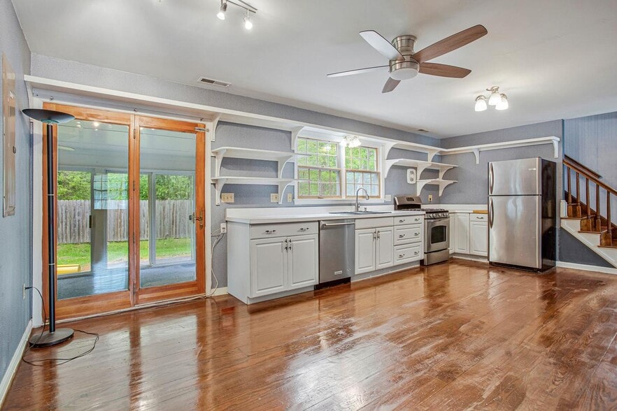 More Photos Of 6285 Shady Side Rd, Shady Side General Retail For Sale