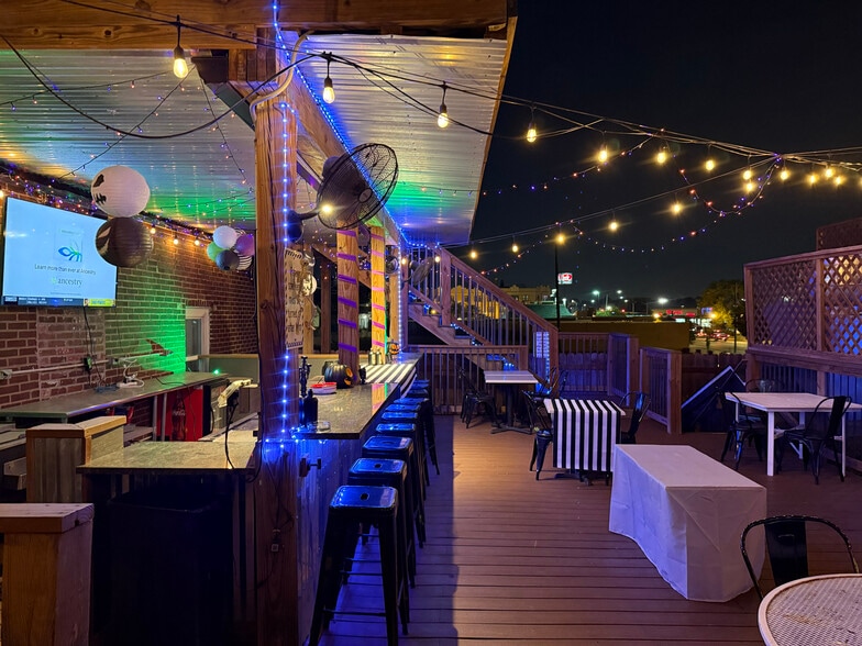 More Photos Of 4247 S Kingshighway Blvd, Saint Louis Bar For Lease