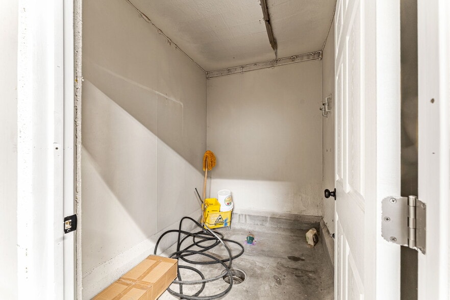 More Photos Of 960 W 1st St, Pomona Warehouse For Sale