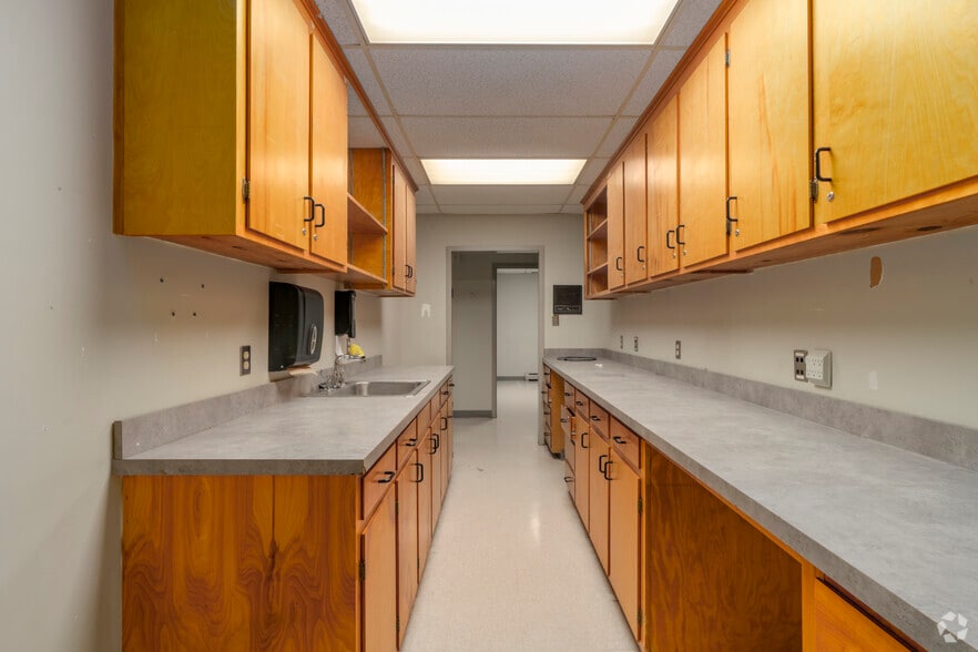 More Photos Of 308 E Centerview St, China Grove Office For Sale