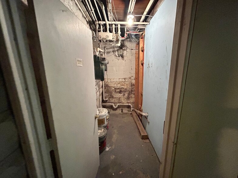 More Photos Of 669 E 185th St, Euclid General Retail For Sale