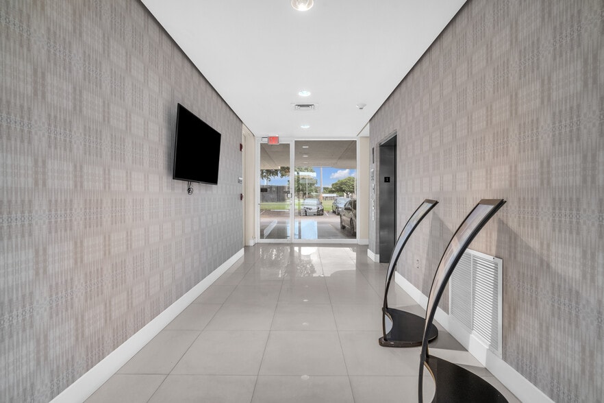 More Photos Of 399 NW 2nd Ave, Boca Raton Office For Lease