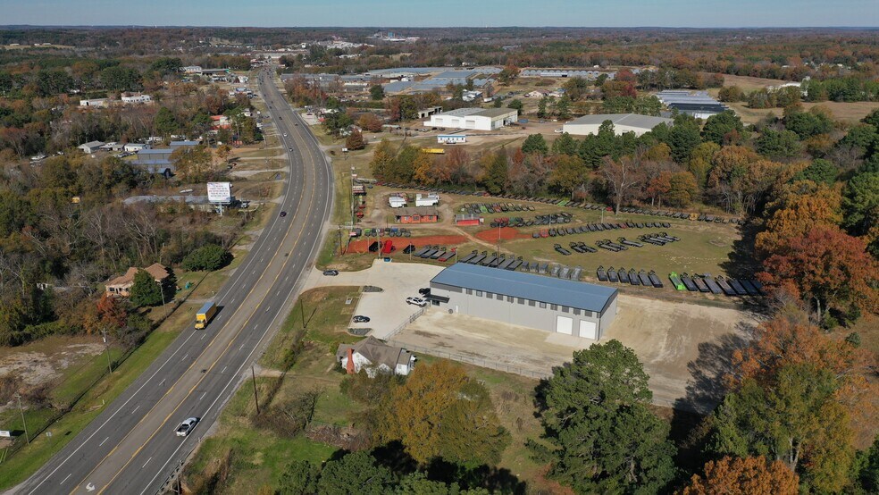 More Photos Of 9238 US Highway 69 N, Tyler Warehouse For Lease