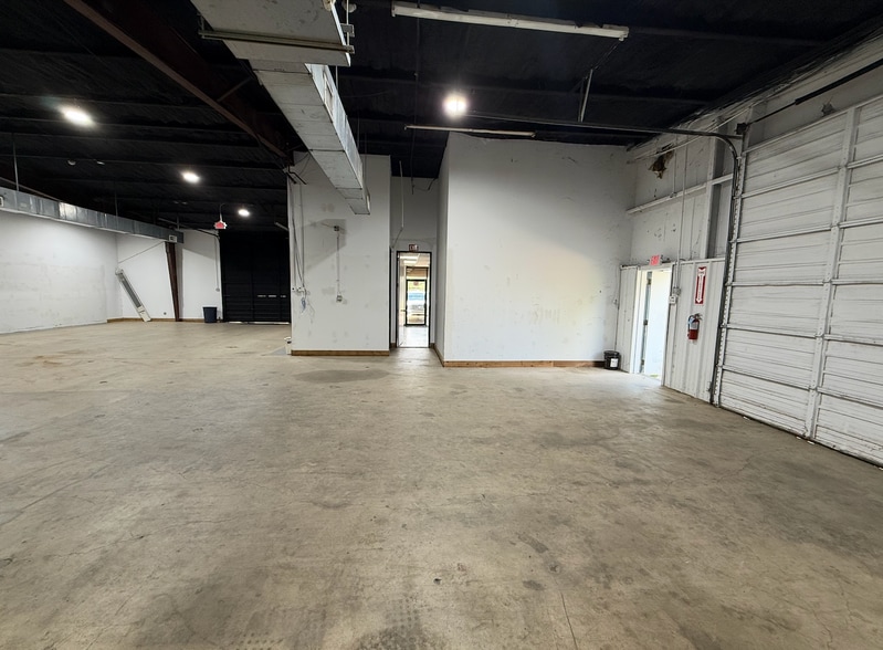 More Photos Of 15926 Cypress North Houston Rd, Cypress Industrial For Lease