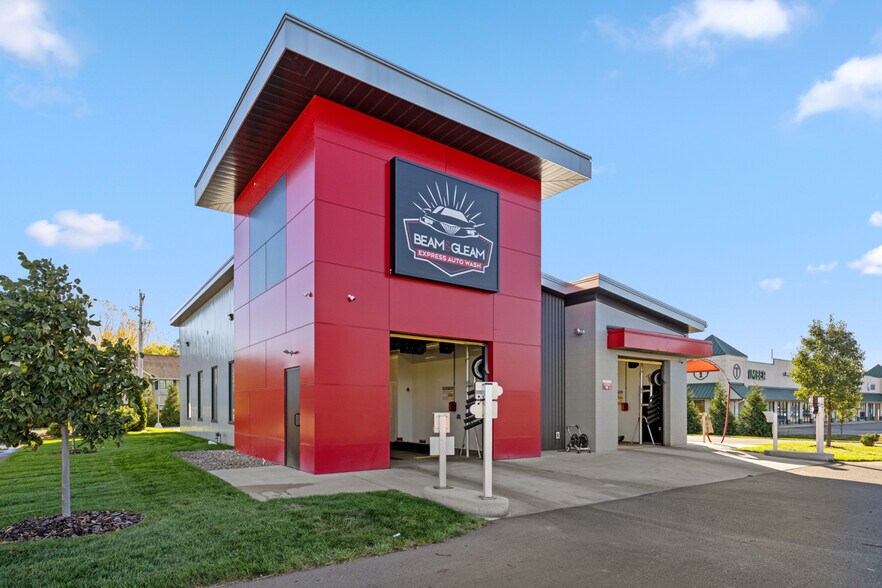 More Photos Of 655 S US Highway 131, Three Rivers General Retail For Sale