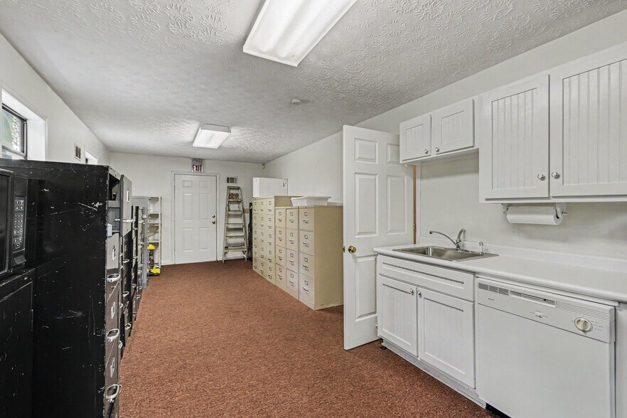 More Photos Of 8493 Campbellton St, Douglasville Office For Sale