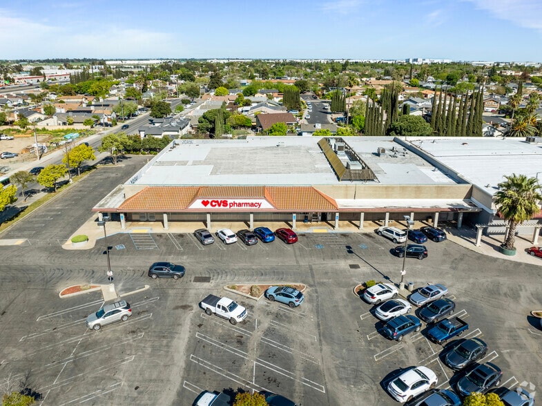 More Photos Of 3320 N Tracy Blvd, Tracy Drugstore For Lease