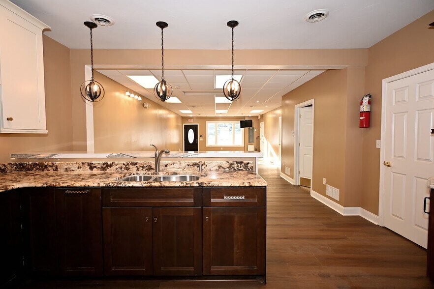 More Photos Of 1102 Wilhelm Ave, Pittsburgh Flex For Sale