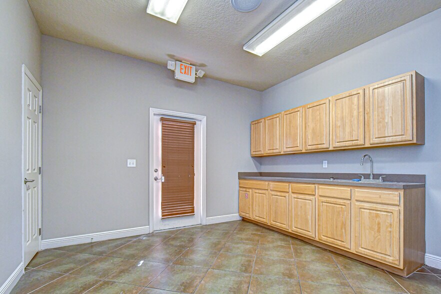 More Photos Of 6928 Linebaugh Ave, Tampa Office For Sale