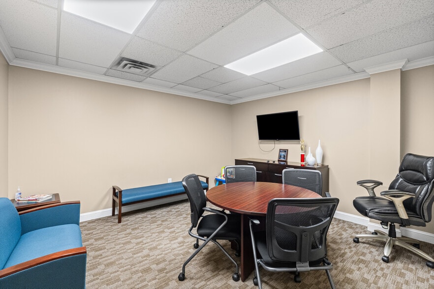 More Photos Of 10521 Judicial Dr, Fairfax Medical For Sale