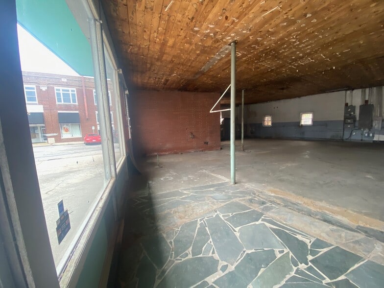 More Photos Of 100 S Water St, Elizabeth City General Retail For Sale