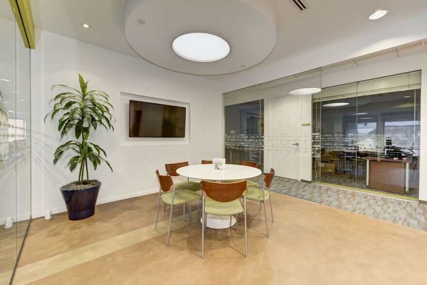 More Photos Of 1765 Duke St, Alexandria Coworking Space