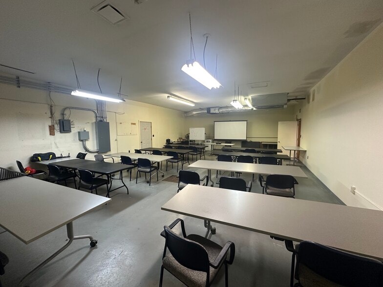 More Photos Of 50 E Woodhaven Dr, White Haven Office For Sale