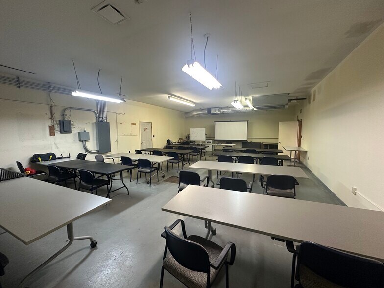 More Photos Of 50 E Woodhaven Dr, White Haven Office For Sale