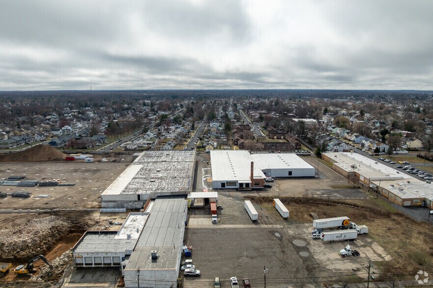 More Photos Of 1437 E State St, Hamilton Unknown For Lease