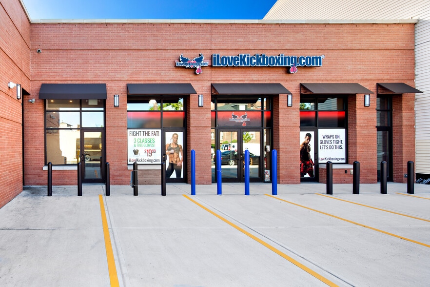 Primary Photo Of 3261-3267 Westchester Ave, Bronx Storefront Retail Office For Lease