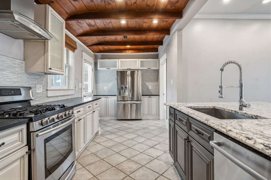 More Photos Of 405 Morson St, Raleigh Office For Sale