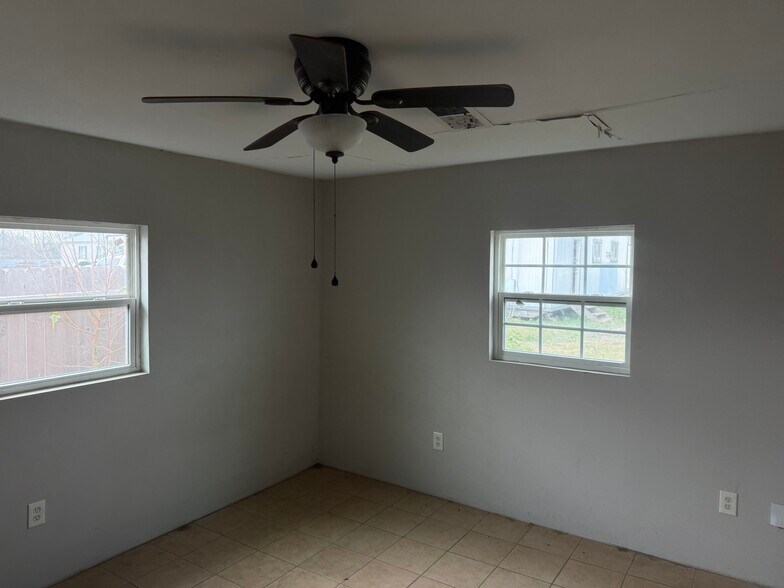 More Photos Of 4414 Oates Rd, Houston Land For Lease