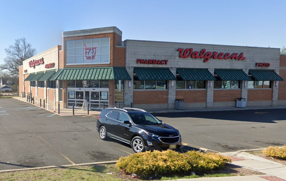 More Photos Of 20 W Kings Hwy, Mount Ephraim Drugstore For Lease