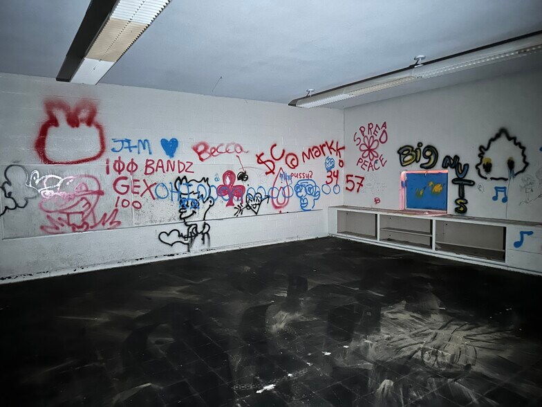 More Photos Of 1123 N Sherman St, Bay City Schools For Lease