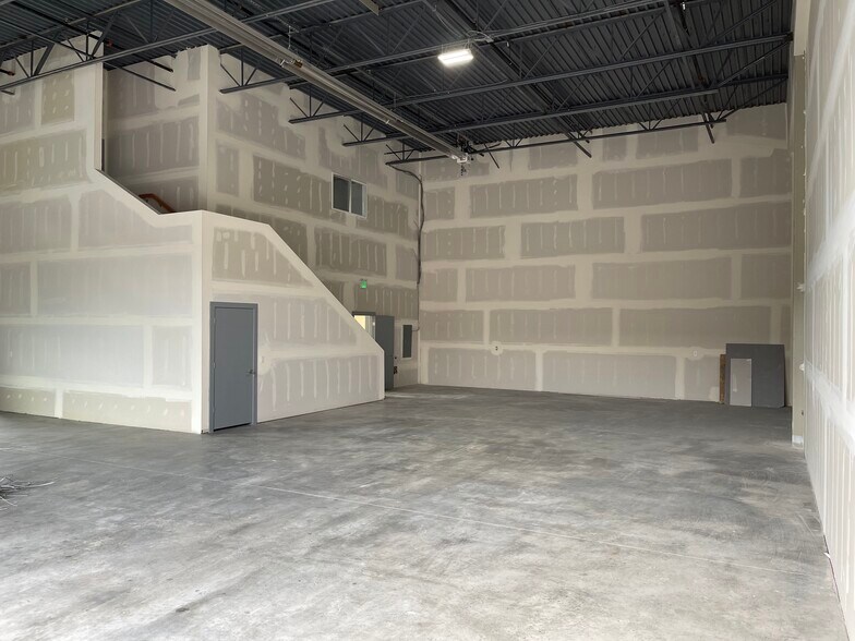 More Photos Of 8018 S Welby Park Dr, West Jordan Warehouse For Lease